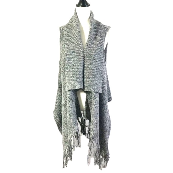 Romeo + Juliet Couture Fringe Crochet Vest Asymmetric Gray Sz XL - Picture 1 of 10